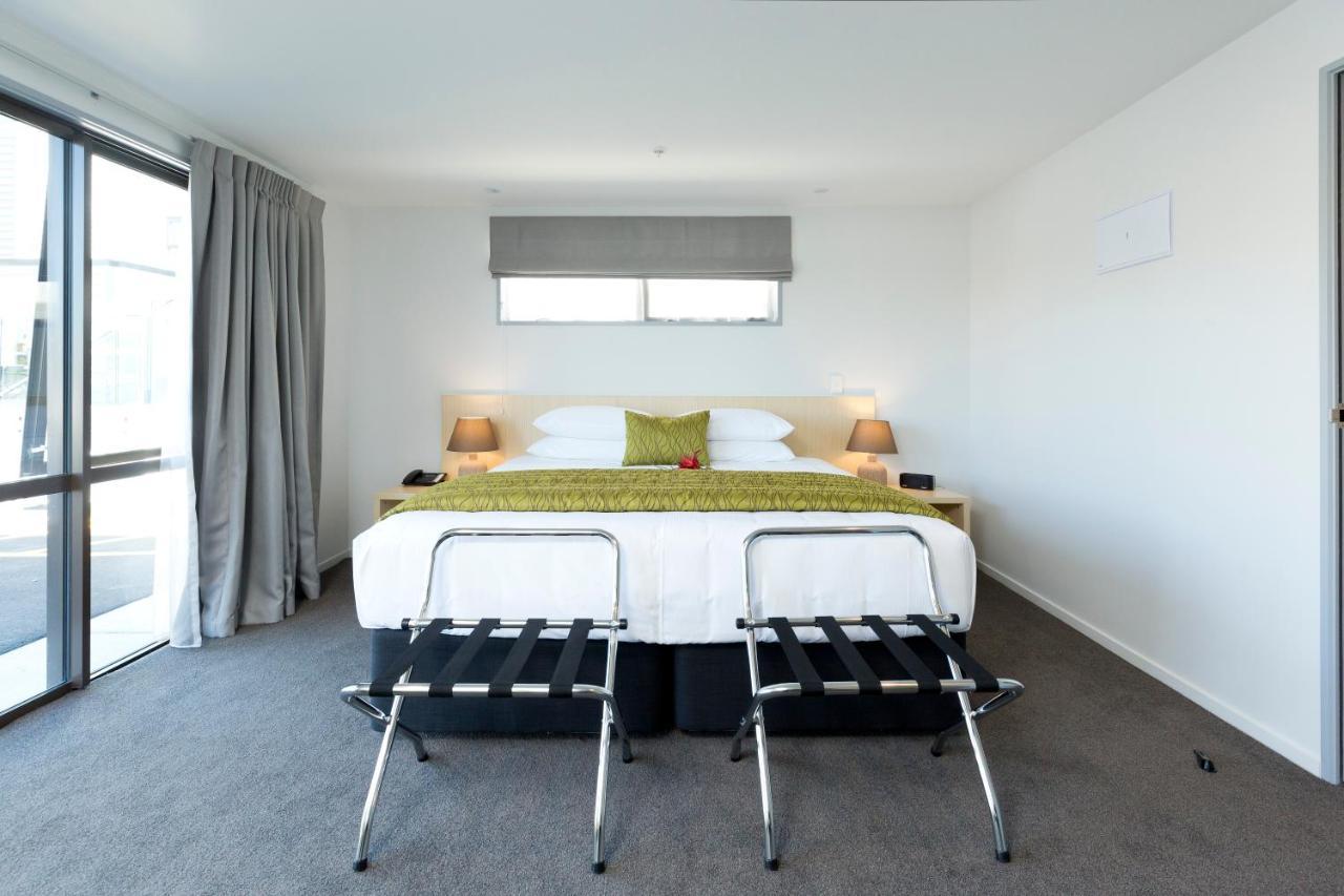 2 On Whiteleigh And 239 On Lincoln Motel Christchurch Exterior foto A bedroom at the hotel