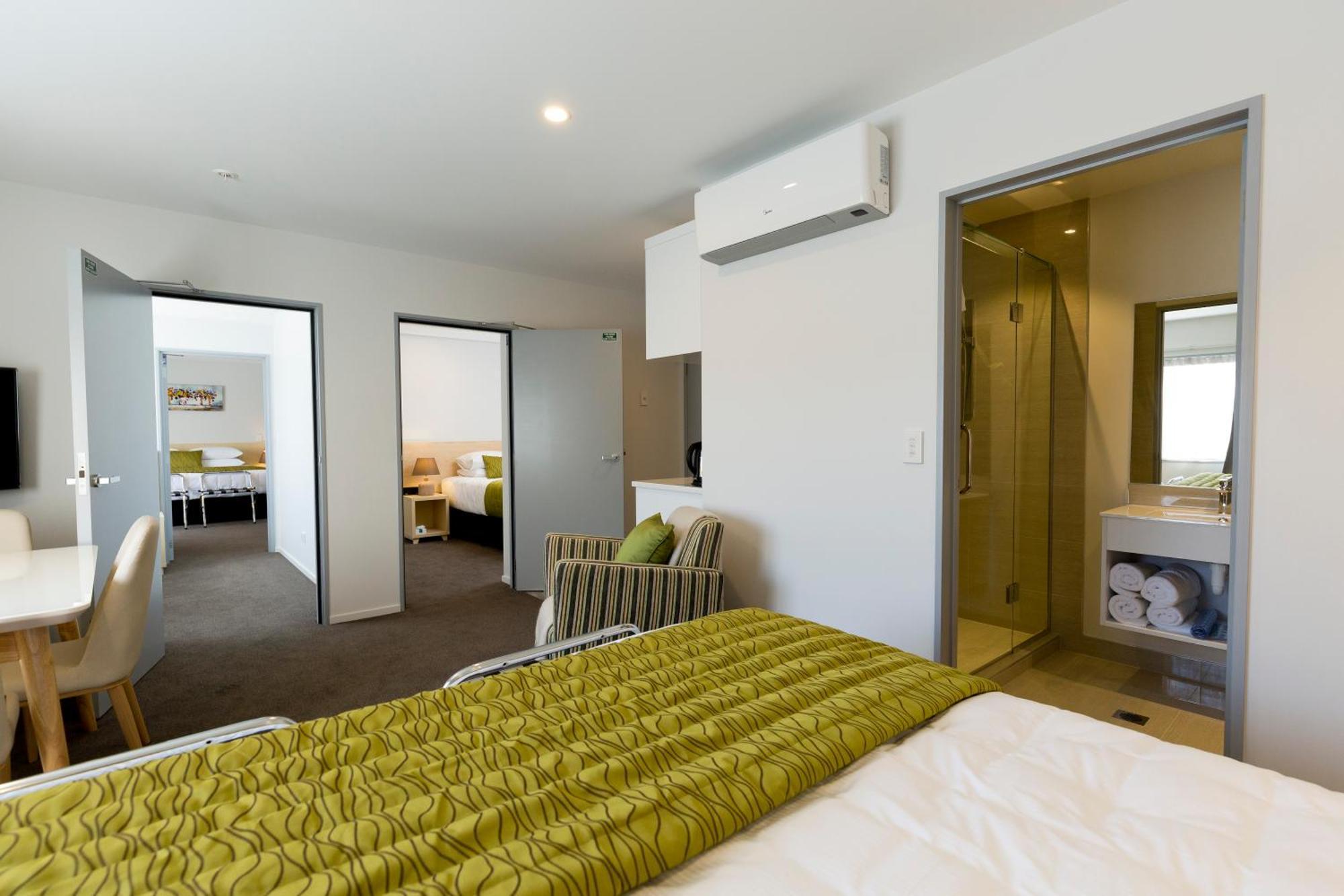 2 On Whiteleigh And 239 On Lincoln Motel Christchurch Exterior foto A typical room at the hotel