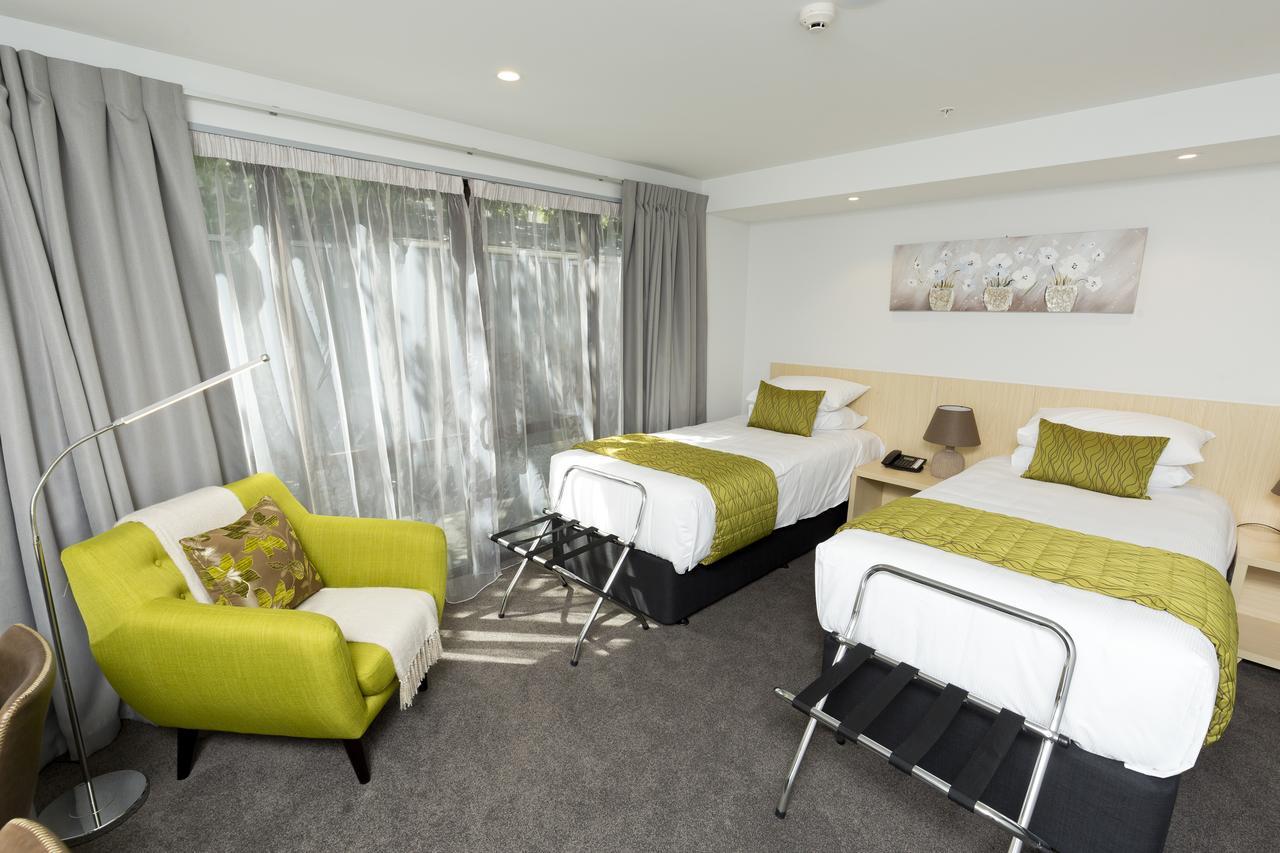 2 On Whiteleigh And 239 On Lincoln Motel Christchurch Exterior foto A typical room at the hotel