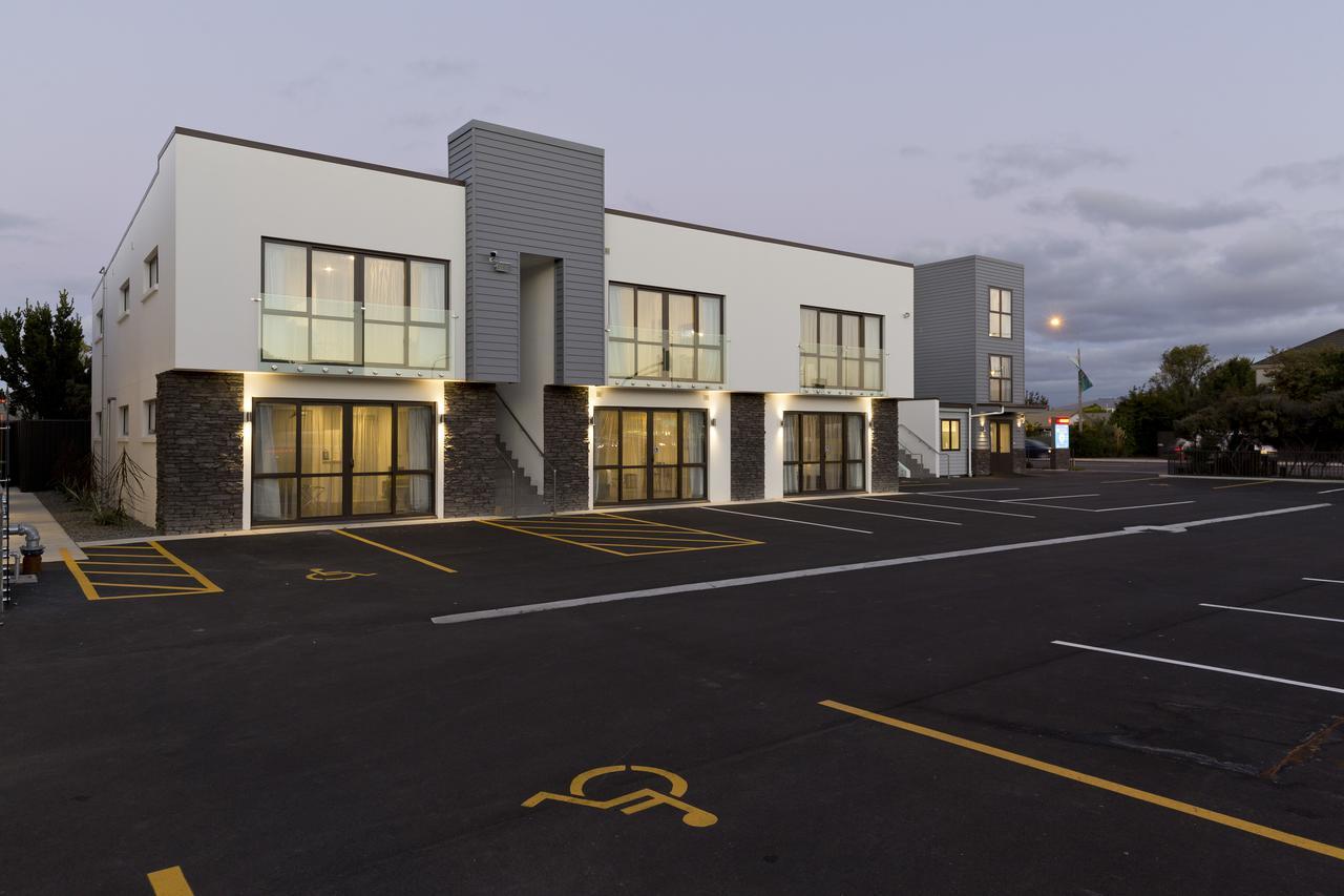 2 On Whiteleigh And 239 On Lincoln Motel Christchurch Exterior foto The new building of the University of Applied Sciences and Medical University of Southern Schleswig-Flensburg